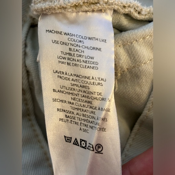 Free People We the Free Women's light wash denim cutoffs. Size 28 - Picture 8 of 9